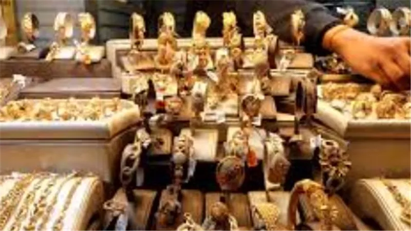 بريق الذهب يشتعل عالميًا ومحليًا: كيف أثرت التوترات بين أمريكا وإيران على الأسعار اليوم؟