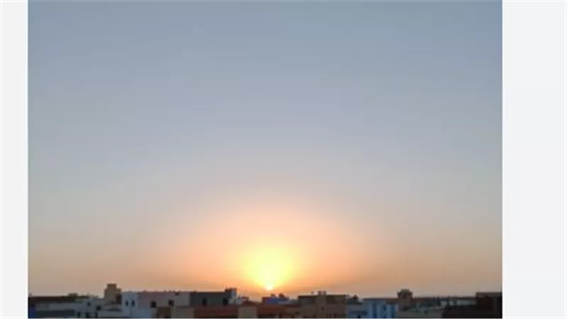 جدول مواعيد الشروق والغروب اليوم 22 فبراير 2026 في المدن العربية