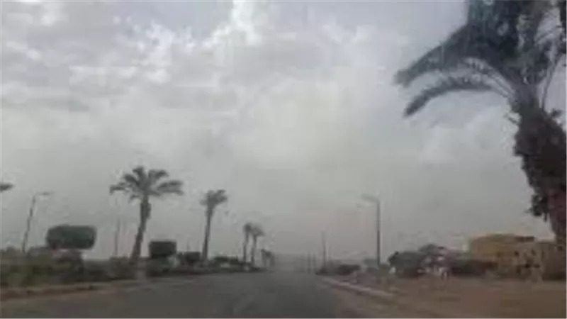 بيان هيئة الأرصاد الجوية عن طقس اليوم: أمطار وسحب منخفضة ونشاط للرمال