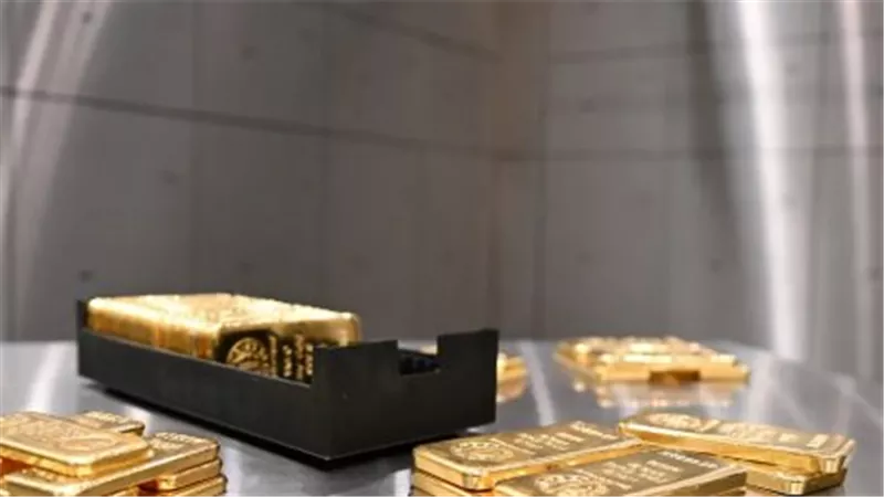 الذهب في قطر يفتتح تعاملاته الأسبوعية على مكاسب طفيفة تزامنًا مع مؤشرات الاقتصاد الدولي