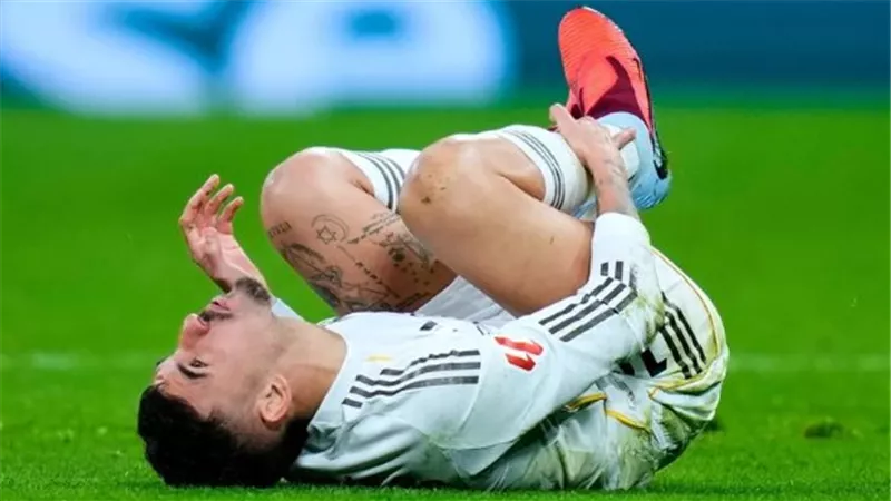 ضربة موجعة للوسط.. سيبايوس ينضم لمستشفى ريال مدريد