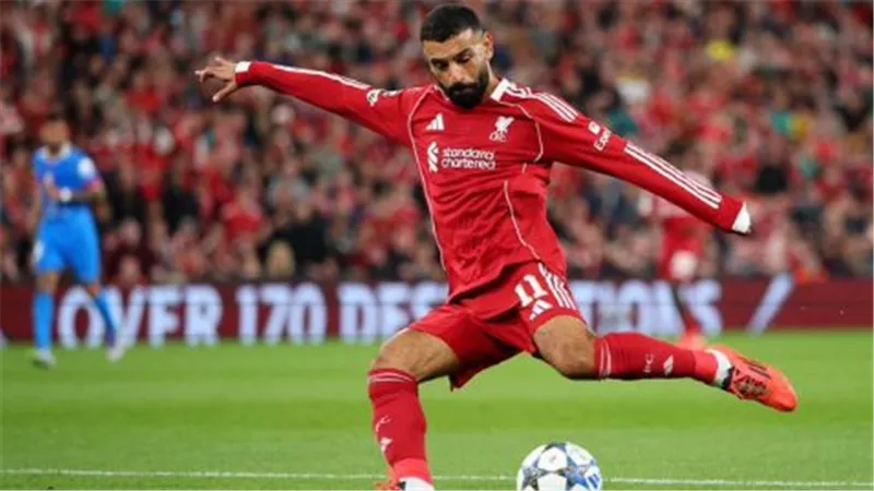 تحدثوا باحترام عن الأسطورة.. جماهير ليفربول تفتح النار على منتقدي محمد صلاح