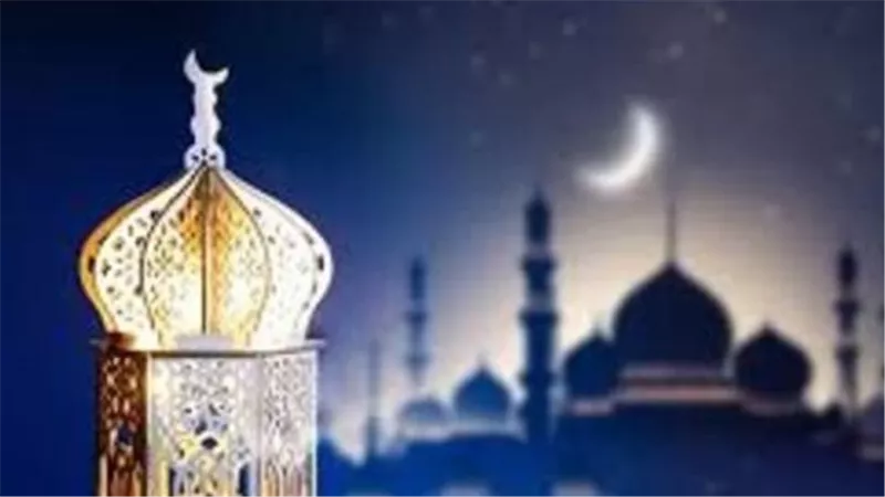متى يرفع أذان الفجر في مكة والقاهرة؟.. مواقيت الصلاة لشهر رمضان 1447هـ