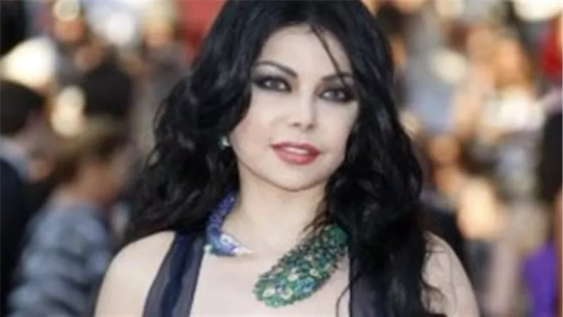 من ملكة جمال الجنوب إلى العالمية.. محطات فارقة في حياة أيقونة الجمال هيفاء وهبي