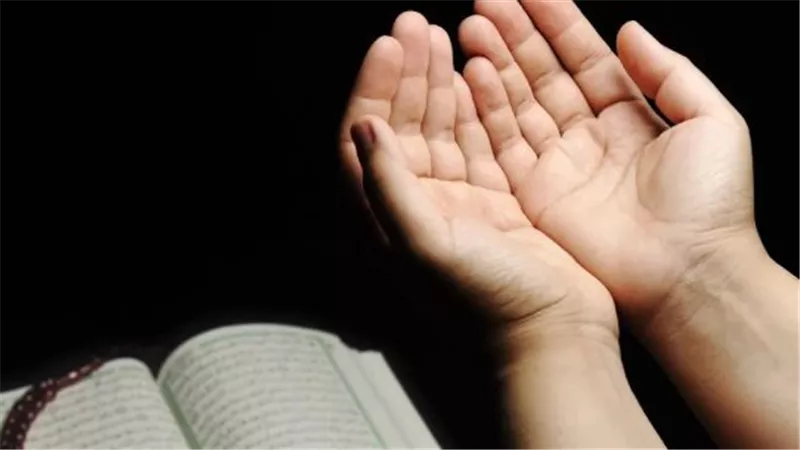دعاء اليوم العاشر من رمضان المكتوب.. كلمات تفتح لك أبواب السماء وتريح القلوب