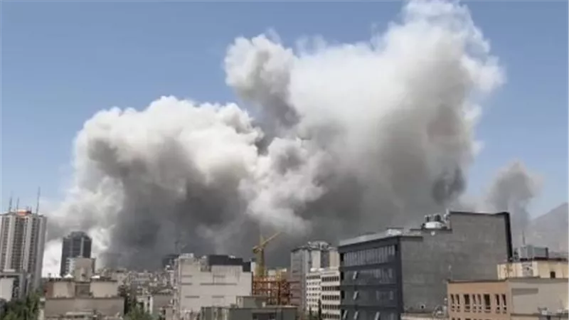 انفجارات تهز العاصمة الإيرانية.. إسرائيل تعلن حالة الطوارئ القصوى وتعطل المدارس