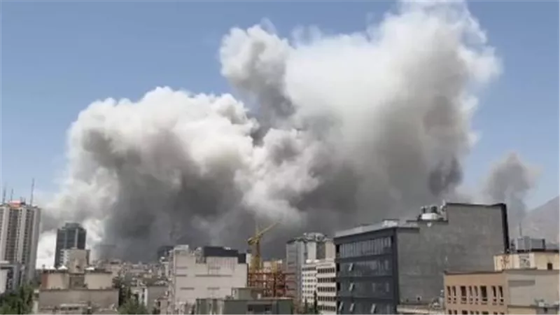 زلزال عسكري في طهران.. قصف مبنى الاستخبارات ومقر الرئاسة الإيرانية بضربات مشتركة