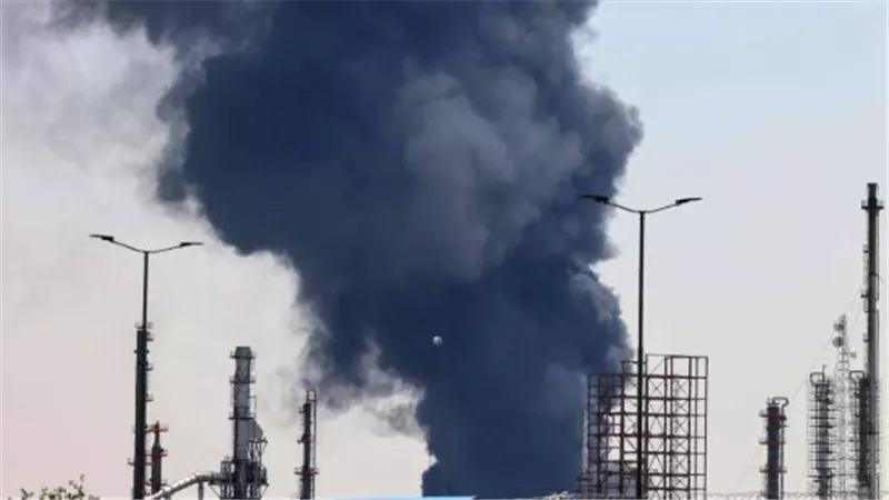 طبول الحرب الإقليمية.. إسرائيل تبدأ قائمة اغتيالات واسعة داخل إيران وتستنفر الجبهة الداخلية