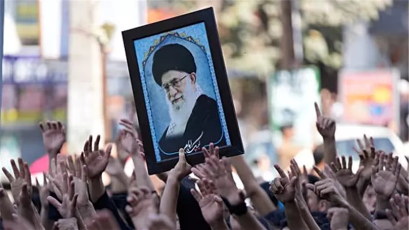 بين الدستور والميدان.. كيف سيحكم المجلس الانتقالي إيران في ظل تصعيد 