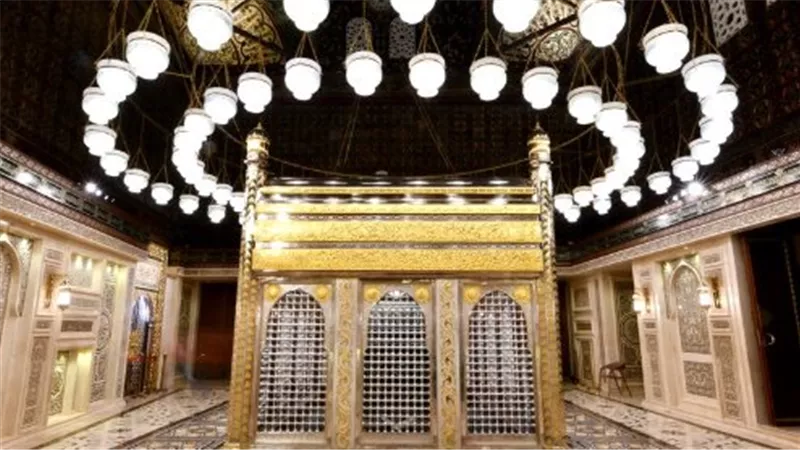 مسجد الحسين يتصدر المشهد في 