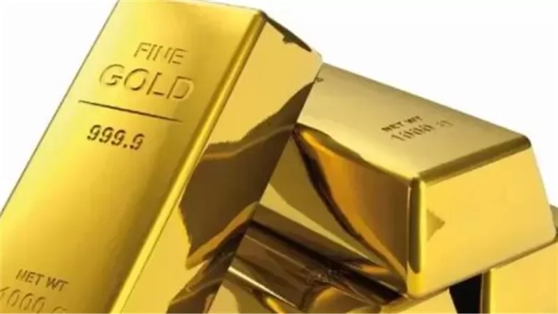 الذهب والدولار بمصر.. علاقة شائكة ترفع حدة التذبذب في سوق الصاغة