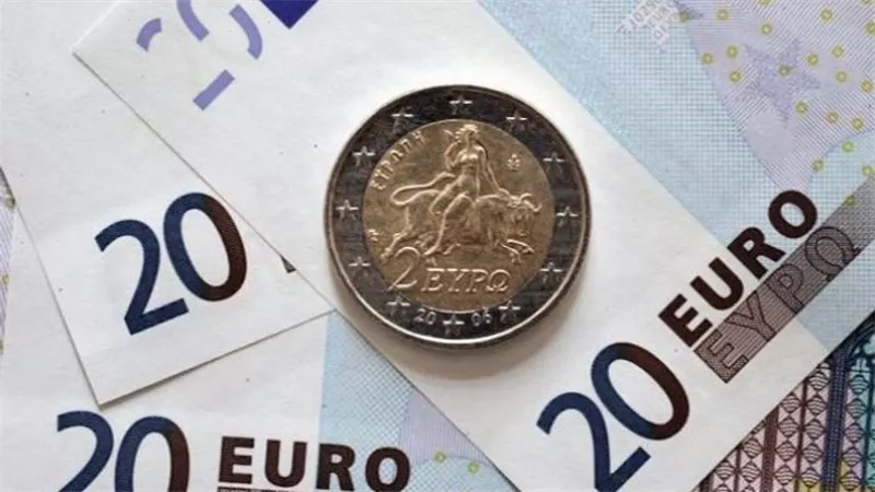 اليورو يتحدى التوترات الإقليمية.. تحديث أسعار الصرف في البنك الأهلي وبنك مصر الآن