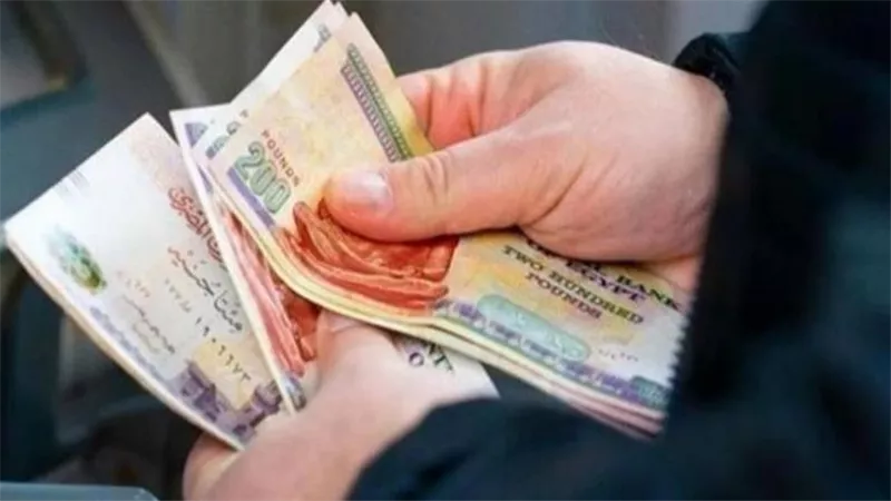 بين صرف المرتبات والمعاشات.. خريطة السيولة النقدية للمواطنين في شهر أبريل 2026