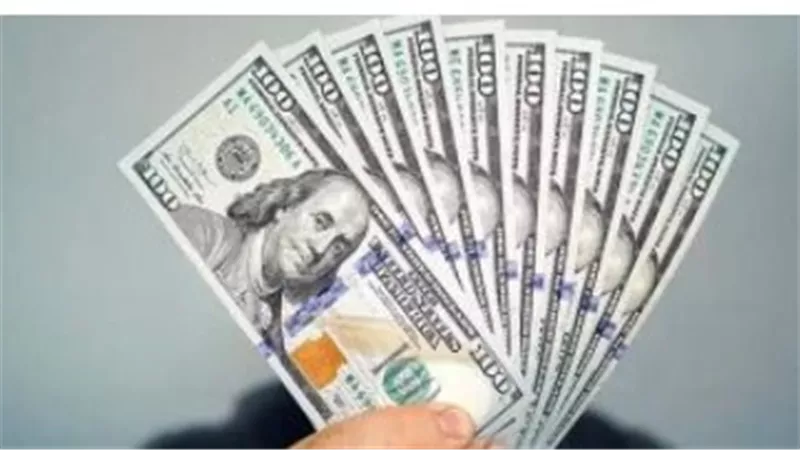 الجنيه المصري يتماسك أمام الأخضر.. خريطة أسعار الصرف في البنك المركزي والأهلي