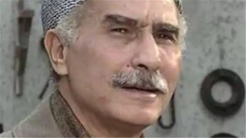 رحلة عبد الرحمن أبو زهرة من تقليد المدرسين إلى الوقوف أمام أحمد زكي في 
