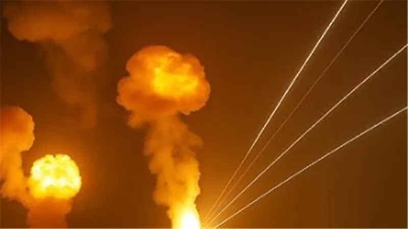 تداعيات الغارات الجوية على طهران: اغتيال قادة بارزين وإيران تتوعد برد غير مسبوق