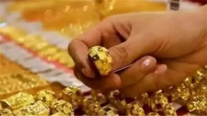 النفط عند 120 دولارًا.. هل يعيد التضخم العالمي جاذبية الذهب كملاذ آمن؟