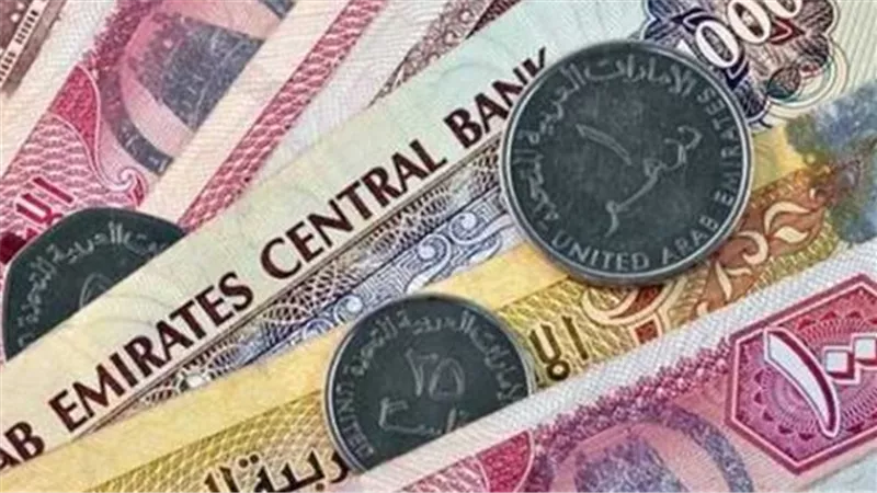 السعر العالمي مقابل السعر المحلي.. مقارنة أداء الدينار الكويتي أمام الجنيه