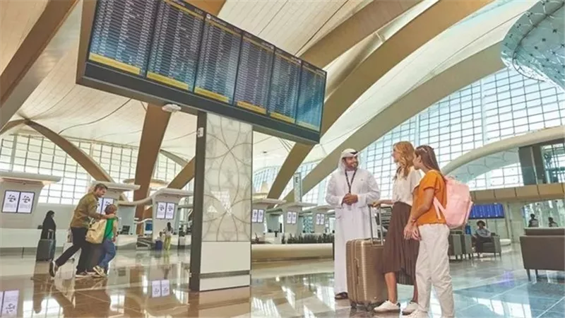نموذج أبوظبي.. كيف أدار مطار زايد الدولي أزمة المسافرين باحترافية؟