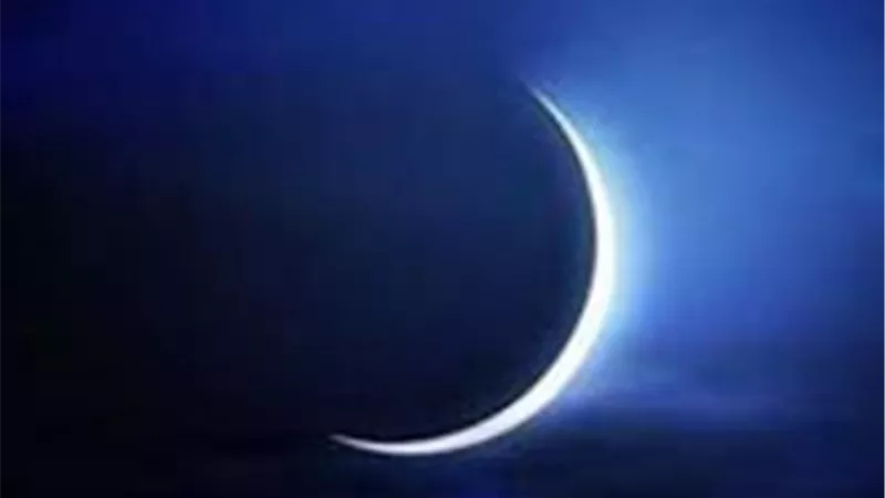 دليل المسلم لعيد الفطر 1447هـ: متى يولد الهلال وكم يلبث في السماء يوم الرؤية؟