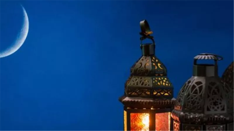من مكة إلى القاهرة: مدد بقاء هلال شوال في سماء العواصم الإسلامية يوم الرؤية