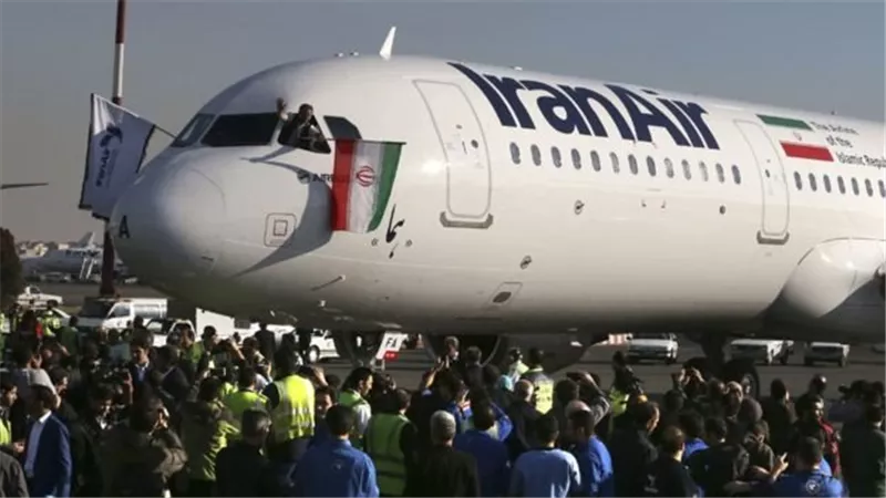  إيران تشتعل.. انفجارات ضخمة قرب مطار طهران 