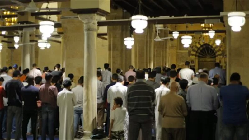 اغتنام العشر الأواخر.. صلاة التهجد وسيلة المؤمنين للفوز بليلة القدر التي هي خير من ألف شهر