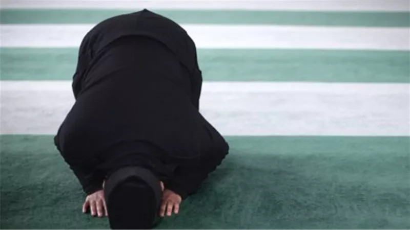 سنن مهجورة في صلاة التهجد.. تعرف على فضل النوم ثم الاستيقاظ لمناجاة الخالق