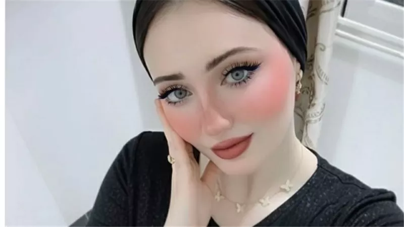 البلوجر رنا أحمد تحت المجهر: تحليل لأسلوبها الجريء وتأثيرها في الجمهور المصري