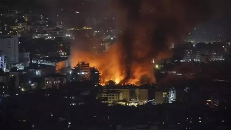  غارات إسرائيلية تستهدف الضاحية الجنوبية وبلدات بجنوب لبنان 