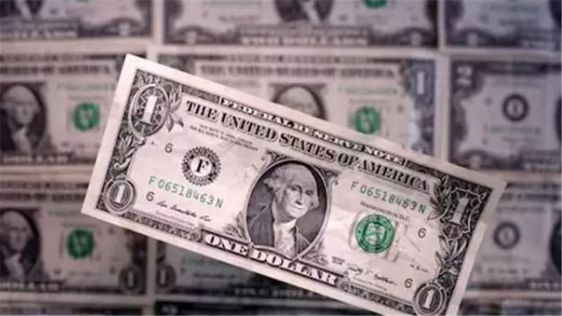 سعر الدولار اليوم يتداول فوق 52 جنيها في البنوك