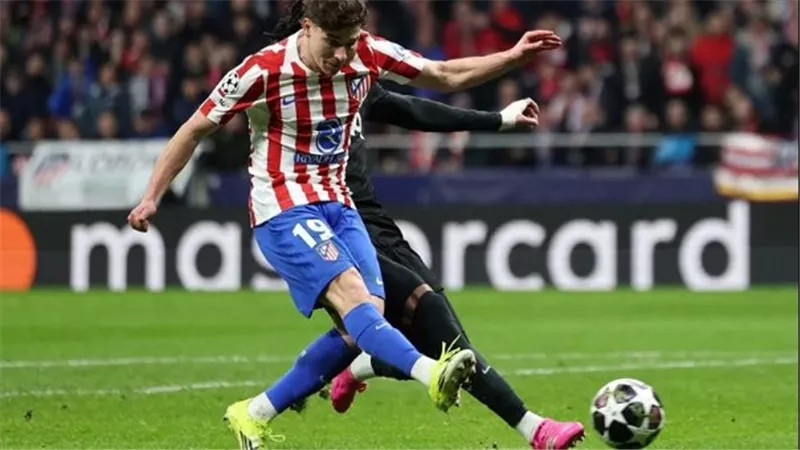 100 مليون يورو تنقل ألفاريز إلى الدوري الإنجليزي