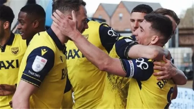 أكسفورد ينهي معاناة مشجع مع لحيته لمدة 675 يومًا