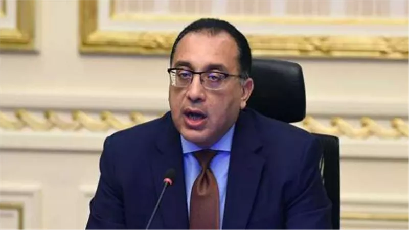 استثناء المصانع والمستشفيات.. خريطة القطاعات البعيدة عن قرارات غلق المحلات والعمل عن بُعد