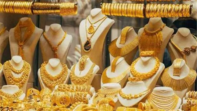 هدوء العيد يكسر حدة الذهب.. تراجع الجرام 40 جنيهًا في أول أيام عيد الفطر بمصر