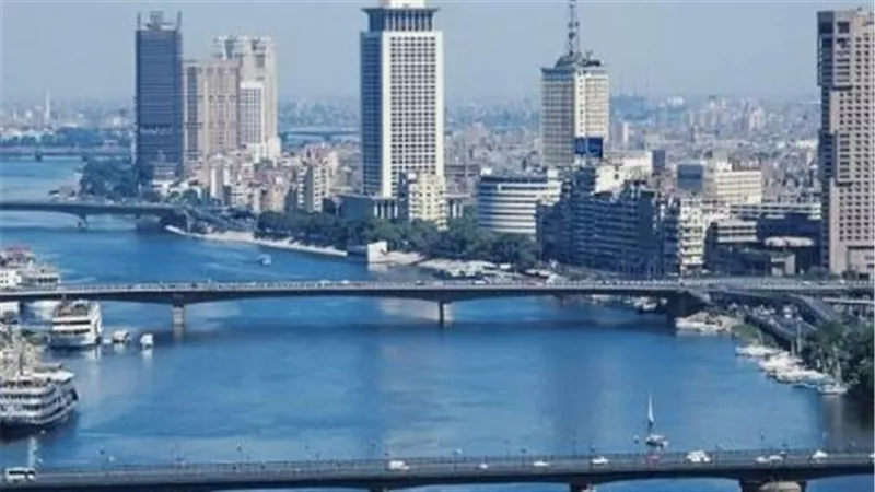 اضطراب الملاحة البحرية في البحرين الأحمر والمتوسط وارتفاع الأمواج لـ 4 أمتار