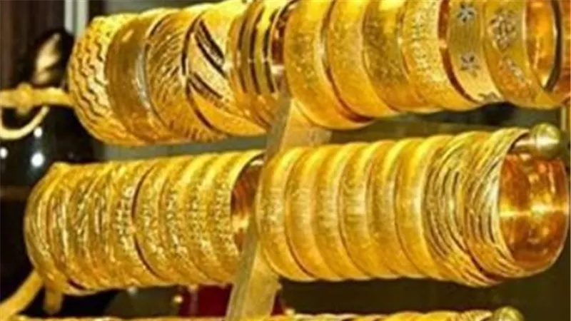 الفجوة السعرية وتوقعات الصاغة: لماذا يبتعد سعر الذهب في مصر عن السعر العادل؟