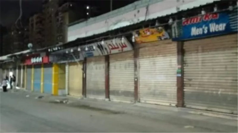الحكومة تقرر غلق الحي الحكومي الساعة 6 مساءً وإطفاء إعلانات الطرق ليلًا