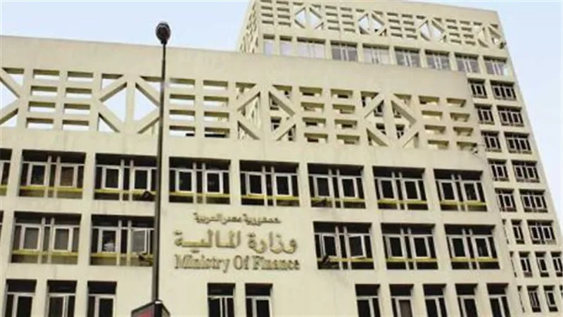تفاصيل رواتب المعلمين والموظفين في أبريل 2026 وفقًا لقرارات وزارة المالية