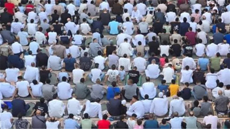 تكبيرات العيد تصدح أولًا في حلايب وشلاتين.. جدول الصلاة الكامل لعام 2026