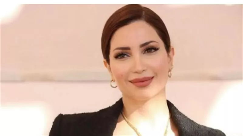 كيف نسقت نسرين طافش القفطان مع الجينز في لوك ربيعي ساحر؟