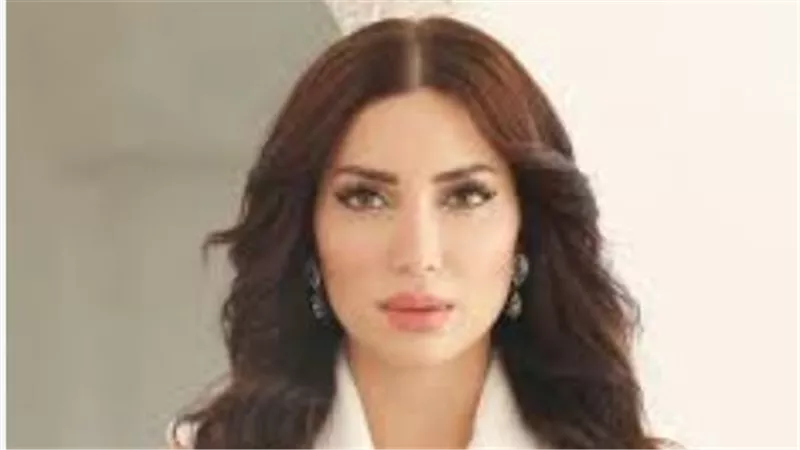تحليل شامل لإطلالة نسرين طافش باللون الزيتوني والمكياج الترابي