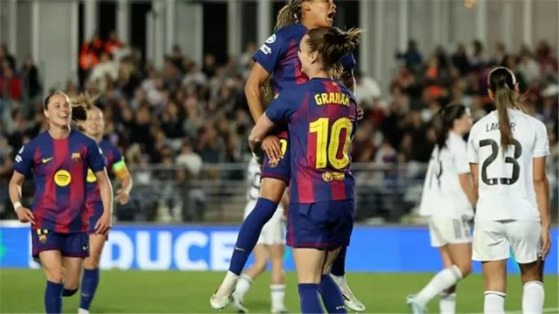 برشلونة يكتسح ريال مدريد بسداسية في 