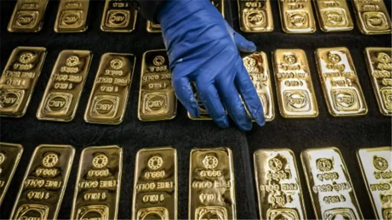 الذهب العالمي يلامس 4440 دولارًا وتأثيره على السوق المحلي المصري اليوم
