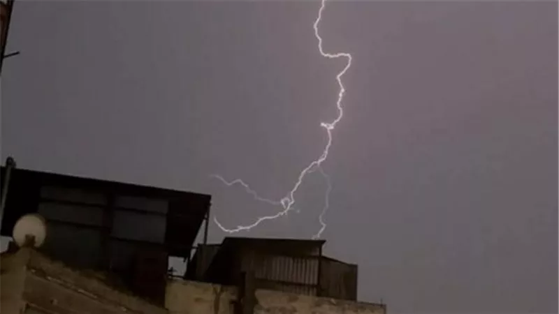 الطوارئ في الجيزة: غرف العمليات تستنفر لمواجهة تقلبات الطقس المفاجئة