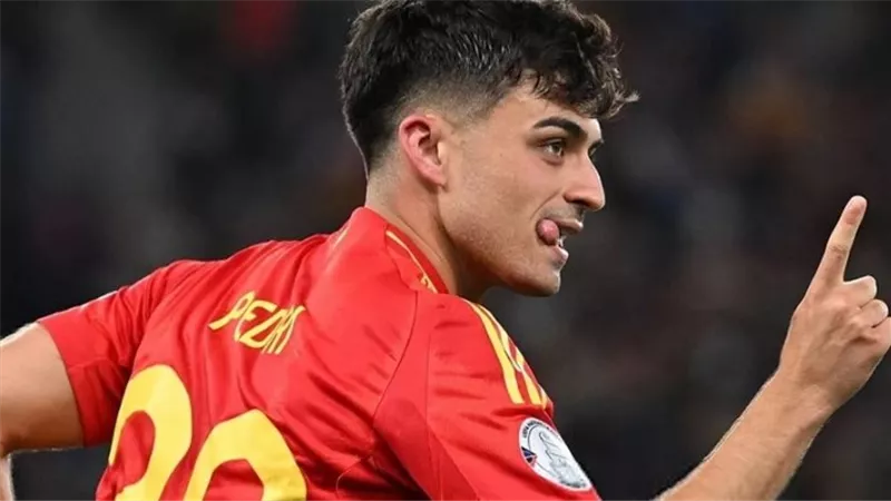 بيدري يتربع على عرش 