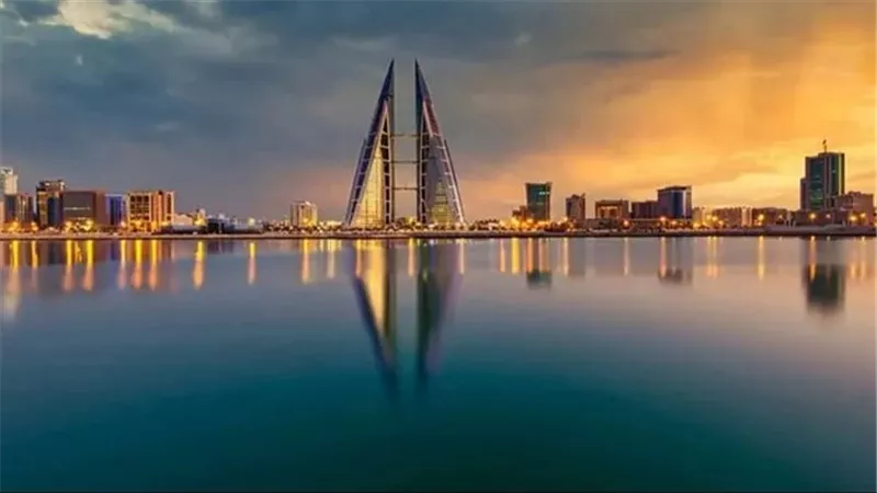 بعد استهداف المنشآت الحيوية.. البحرين تشل حركة الملاحة الليلية تأمينًا للحدود