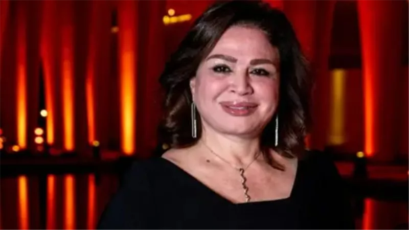 تفاعل واسع مع صور إلهام شاهين في البحر الأحمر والجمهور يشيد بجمالها الدائم