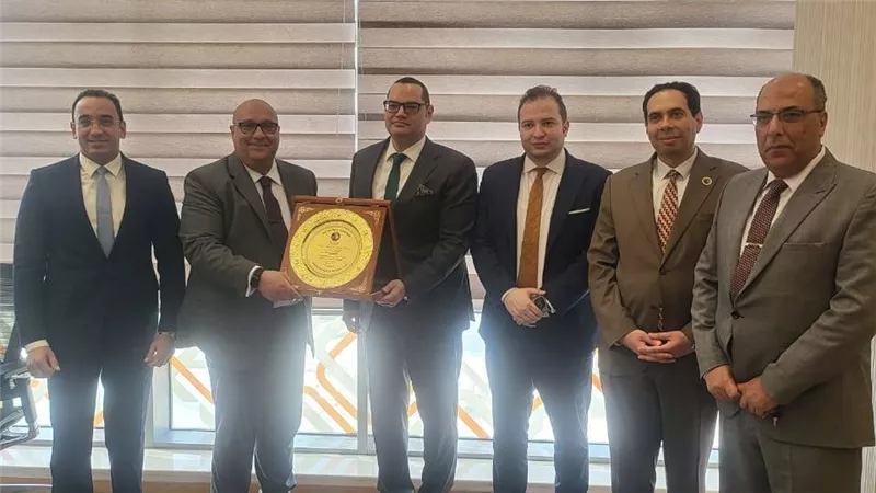 من مدرجات عين شمس إلى رئاسة مستشاري الحكومة.. رحلة نجاح المستشار شريف الشاذلي