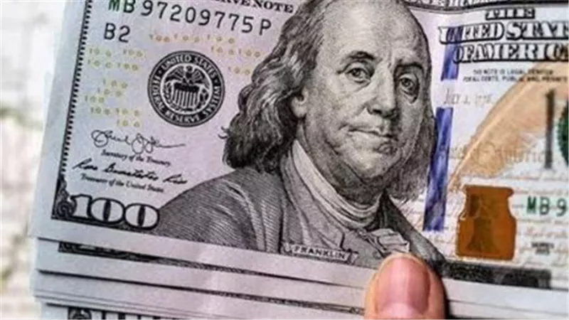 سعر الدولار في البنك الأهلي المصري للشراء والبيع.. وتطورات أسعار الصرف في السوق الرسمي